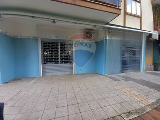 Immobile commerciale in Vendita a Caserta, 150'000&euro;, 50 m²