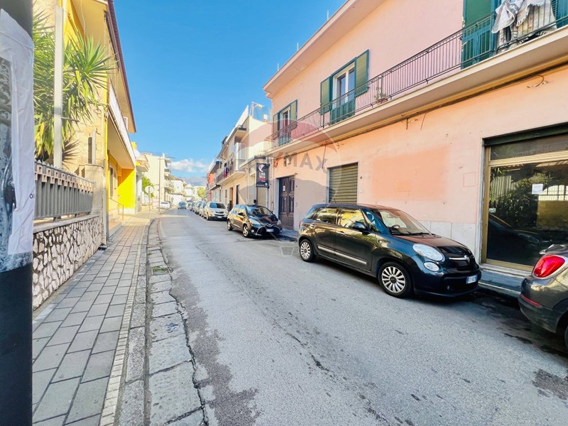 Immobile commerciale in Vendita a Nola, 129'000&euro;, 180 m²