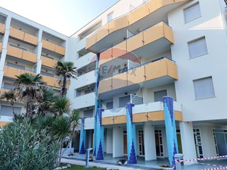 Immobile commerciale in Vendita a Senigallia, 139'000€, 94 m²