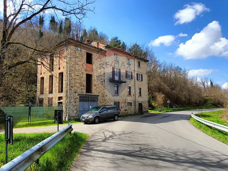 Casa Indipendente in Vendita a Gremiasco, 75'000€, 230 m²