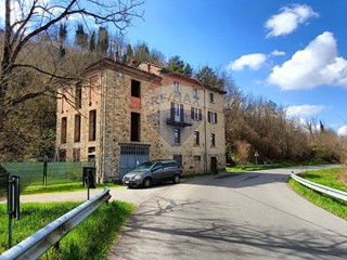Casa Indipendente in Vendita a Gremiasco, 75'000€, 230 m²