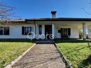 Villa in Vendita a Nimis, 259'000€, 230 m²