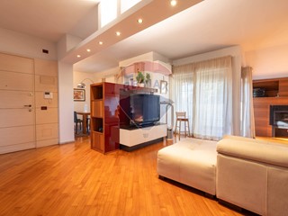 Attico in Vendita a Brugherio, 385'000€, 154 m²