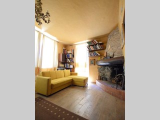 Casa Indipendente in Vendita a Aritzo, 48'000€, 175 m²