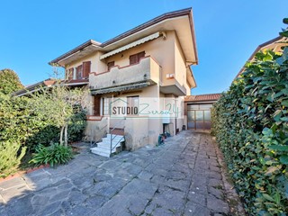 Casa Semi Indipendente in Vendita a Pietrasanta, 395'000&euro;, 150 m²