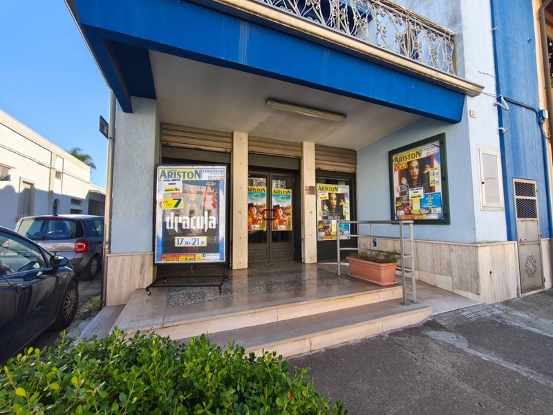 Immobile commerciale in Vendita a Collepasso, 570'000€, 550 m²