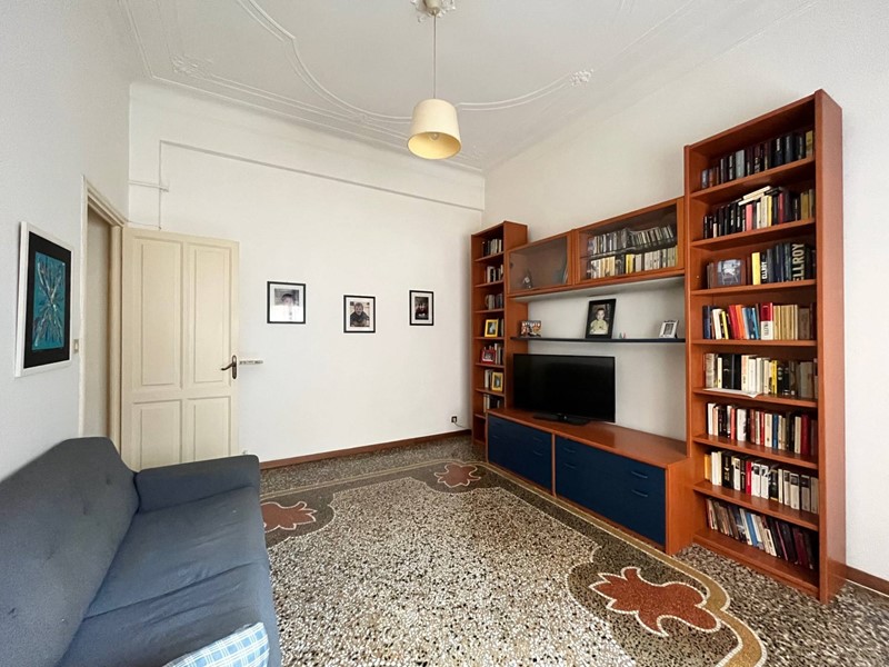 Appartamento in Vendita a Genova, 100'000&euro;, 85 m²