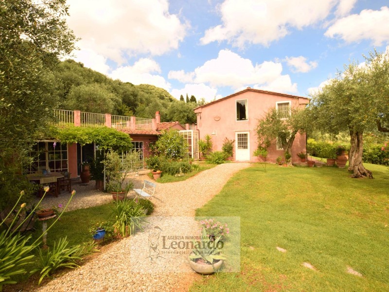 Villa in Vendita a Massarosa, 1'200'000&euro;, 190 m²