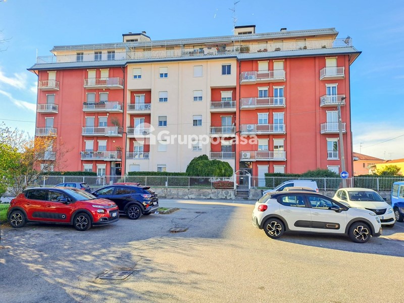 Quadrilocale in Vendita a Corbetta, 235'000&euro;, 163 m²