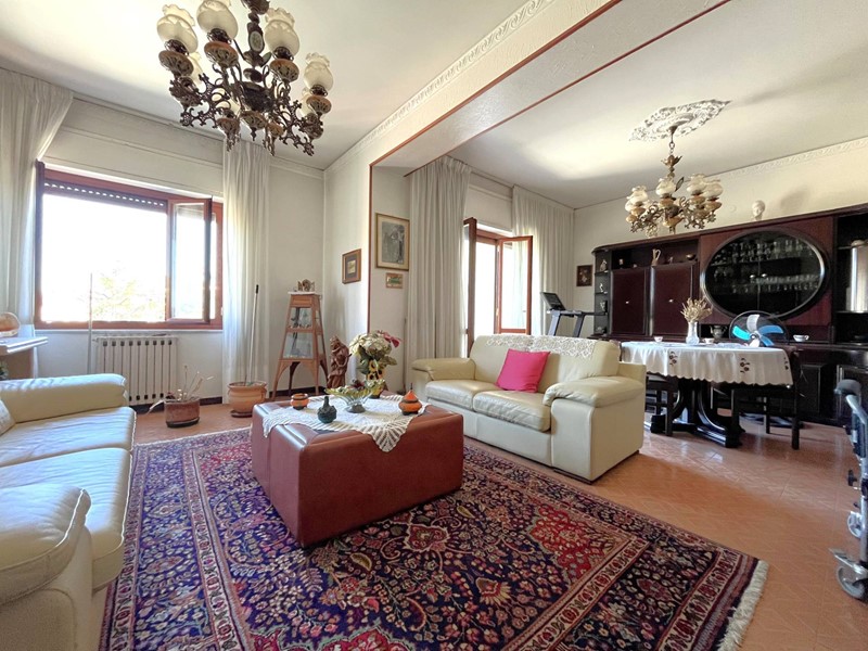 Quadrilocale in Vendita a Catanzaro, 130'000€, 143 m²
