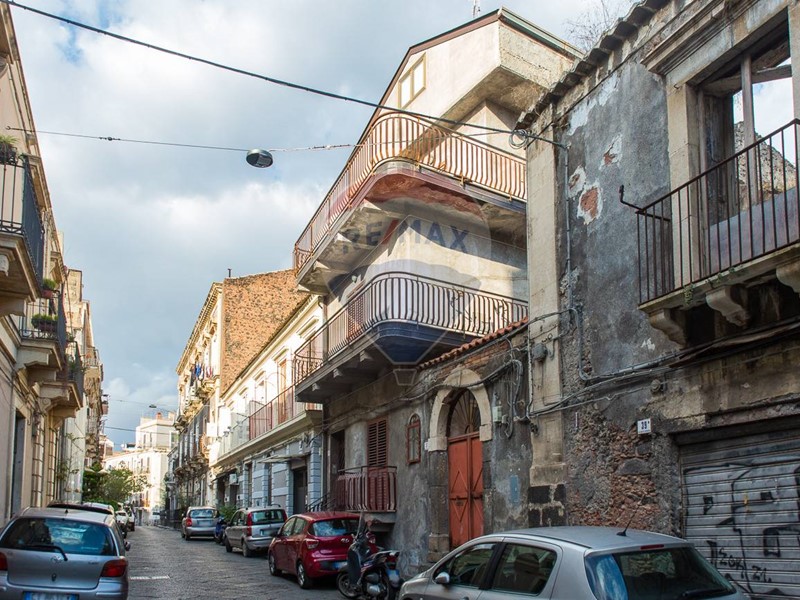 Casa Indipendente in Vendita a Catania, 294'000&euro;, 280 m²