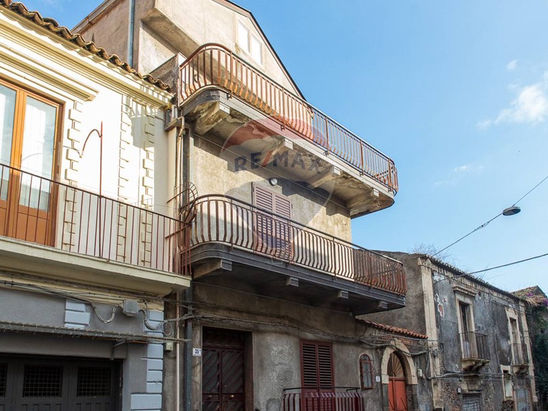 Casa Semi Indipendente in Vendita a Catania, 208'000&euro;, 180 m²