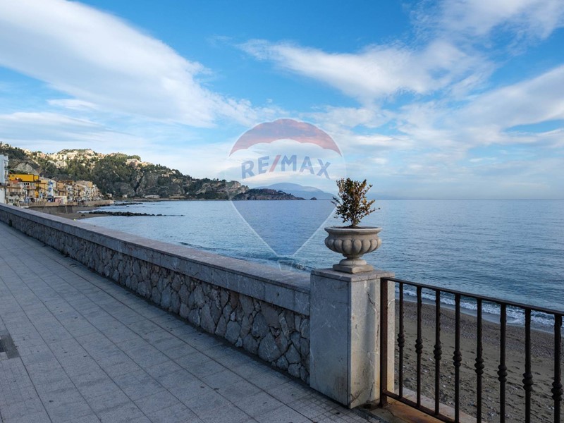 Casa Indipendente in Vendita a Giardini Naxos, 258'000&euro;, 100 m²