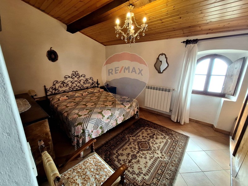 Appartamento in Vendita a Terranuova Bracciolini, 88'000€, 132 m²