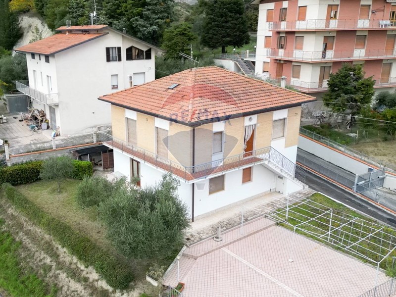 Casa Indipendente in Vendita a Serra San Quirico, 170'000&euro;, 116 m²