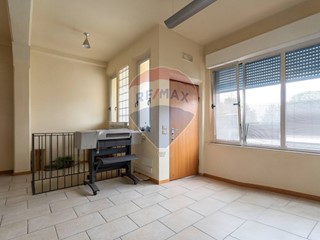 Casa Semi Indipendente in Vendita a Belvedere Ostrense, 120'000€, 156 m²