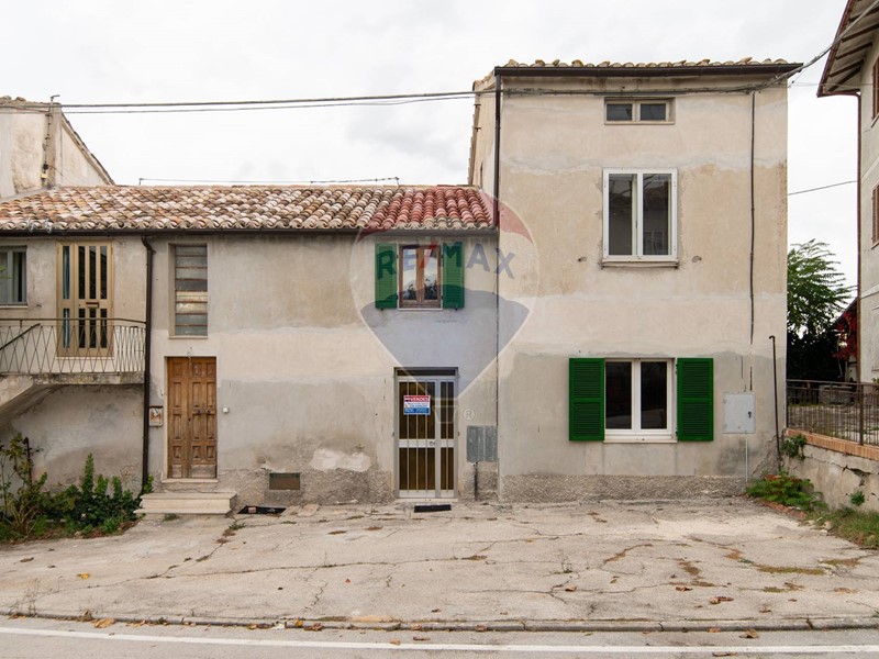 Casa Semi Indipendente in Vendita a Staffolo, 45'000€, 100 m²