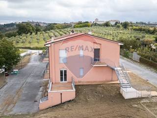 Appartamento in Vendita a Cupramontana, 119'000€, 68 m²