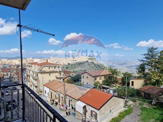 Appartamento in Vendita a Enna, 80'000€, 134 m²