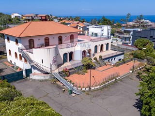 Villa in Vendita a Acireale, 1'200'000&euro;, 1088 m²
