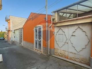 Casa Indipendente in Vendita a Giarre, 53'000€, 85 m²