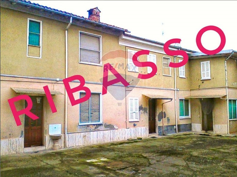 Casa Semi Indipendente in Vendita a Candia Lomellina, 49'000&euro;, 290 m²