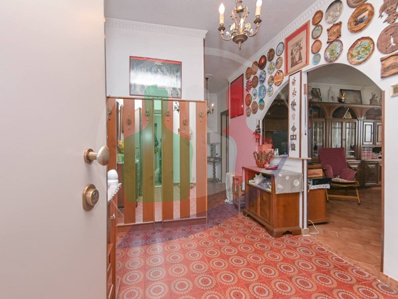 Appartamento in Vendita a Nichelino, 95'000&euro;, 143 m²