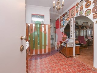 Appartamento in Vendita a Nichelino, 95'000&euro;, 143 m²