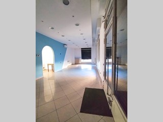 Negozio in Affitto a Busto Arsizio, 750€, 70 m²