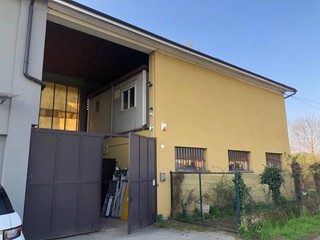 Magazzino in Vendita a Mondovì, 50'000€, 95 m²