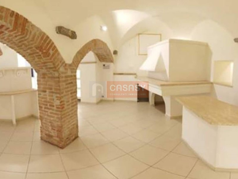 Immobile commerciale in Vendita a Albenga, 210'000€, 121 m²