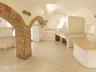 Immobile commerciale in Vendita a Albenga, 210'000€, 121 m²