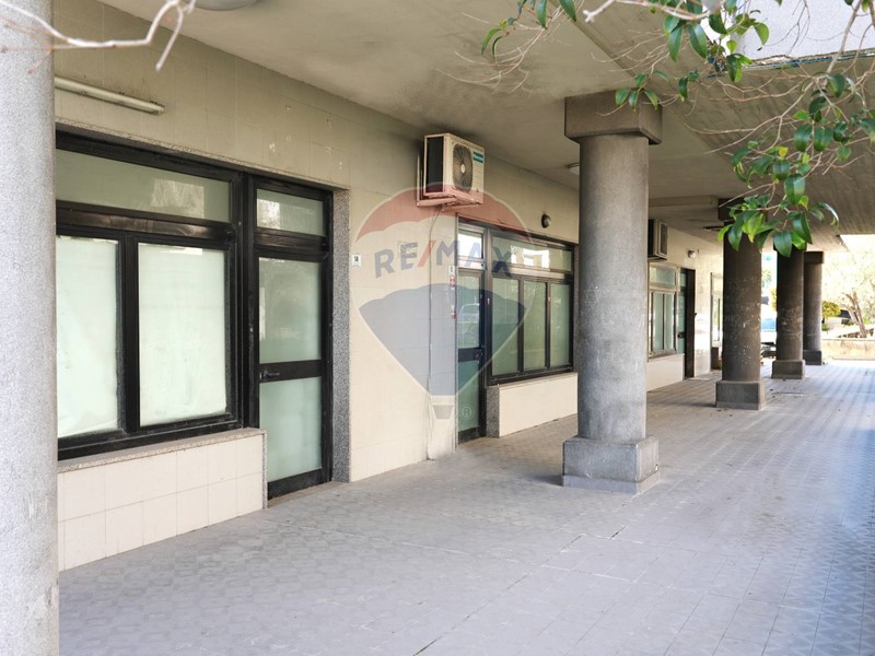 Negozio in Vendita a Città Sant'Angelo, 110'000€, 73 m²