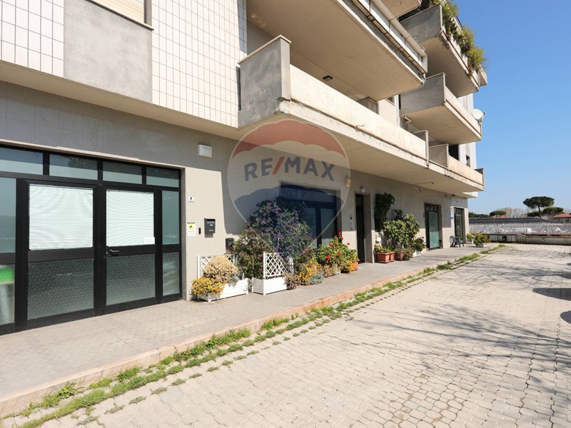 Negozio in Vendita a Città Sant'Angelo, 95'000€, 58 m²