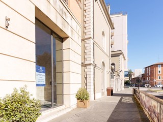 Immobile commerciale in Affitto a Foligno, 1'400€, 114 m²