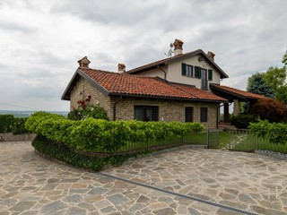 Villa in Vendita a Cherasco, 930'000€, 240 m²