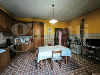 Appartamento in Vendita a Corchiano, 64'000&euro;, 100 m²