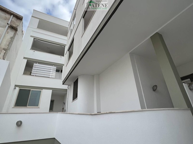 Trilocale in Vendita a Cagliari, 270'000€, 80 m², con Box