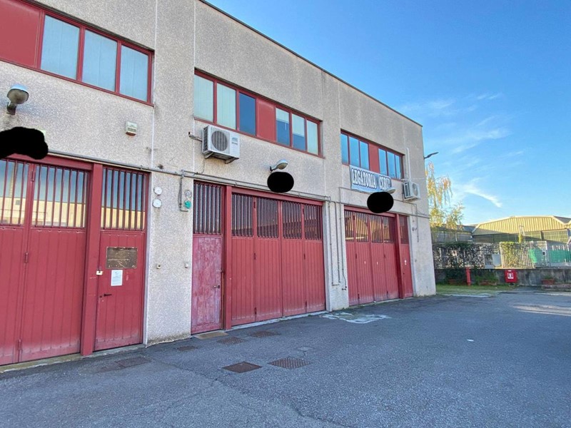 Capannone in Vendita a Settimo Milanese, 120'000€, 100 m²