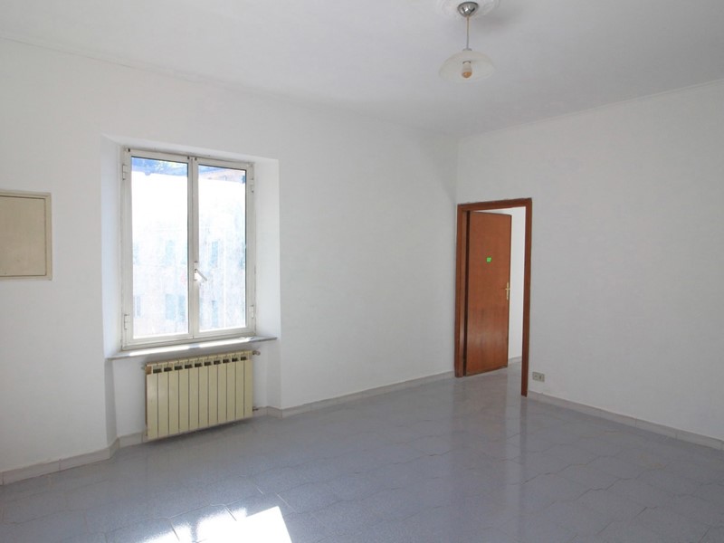 Appartamento in Vendita a Genova, 59'000&euro;, 83 m²