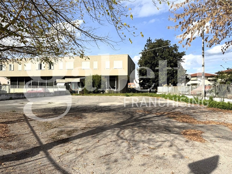 Ufficio in Vendita a Santa Maria a Monte, 385'000&euro;, 346 m²