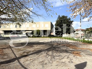 Ufficio in Vendita a Santa Maria a Monte, 385'000&euro;, 346 m²