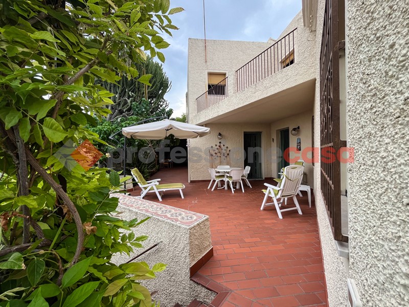 Villa in Vendita a Pace del Mela, 260'000&euro;, 300 m²