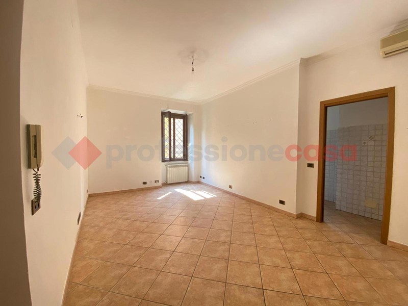 Trilocale in Vendita a Guidonia Montecelio, 119'000€, 75 m²
