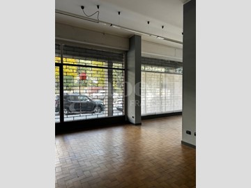 Negozio in Affitto a Lecco, 900€, 100 m²