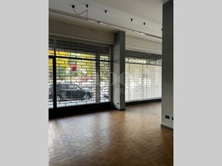 Negozio in Affitto a Lecco, 900€, 100 m²