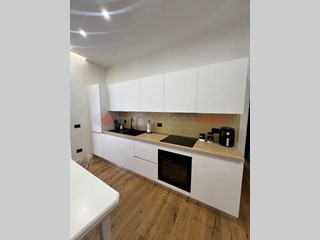 Trilocale in Affitto a Verona, 865€, 80 m², arredato