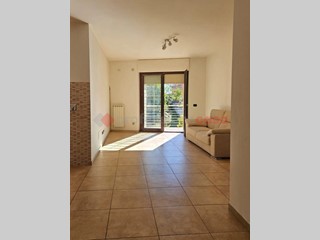 Trilocale in Vendita a Roma, 240'000€, 67 m²