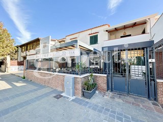 Attività commerciale in Vendita a Castel Volturno, 80'000&euro;, 200 m²