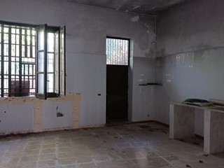 Immobile commerciale in Affitto a Lamezia Terme, 800€, 220 m²